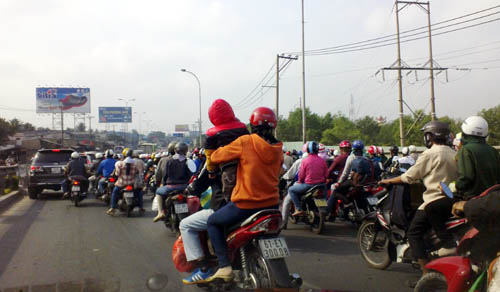 Người dân ùn ùn về quê ăn Tết ảnh 2